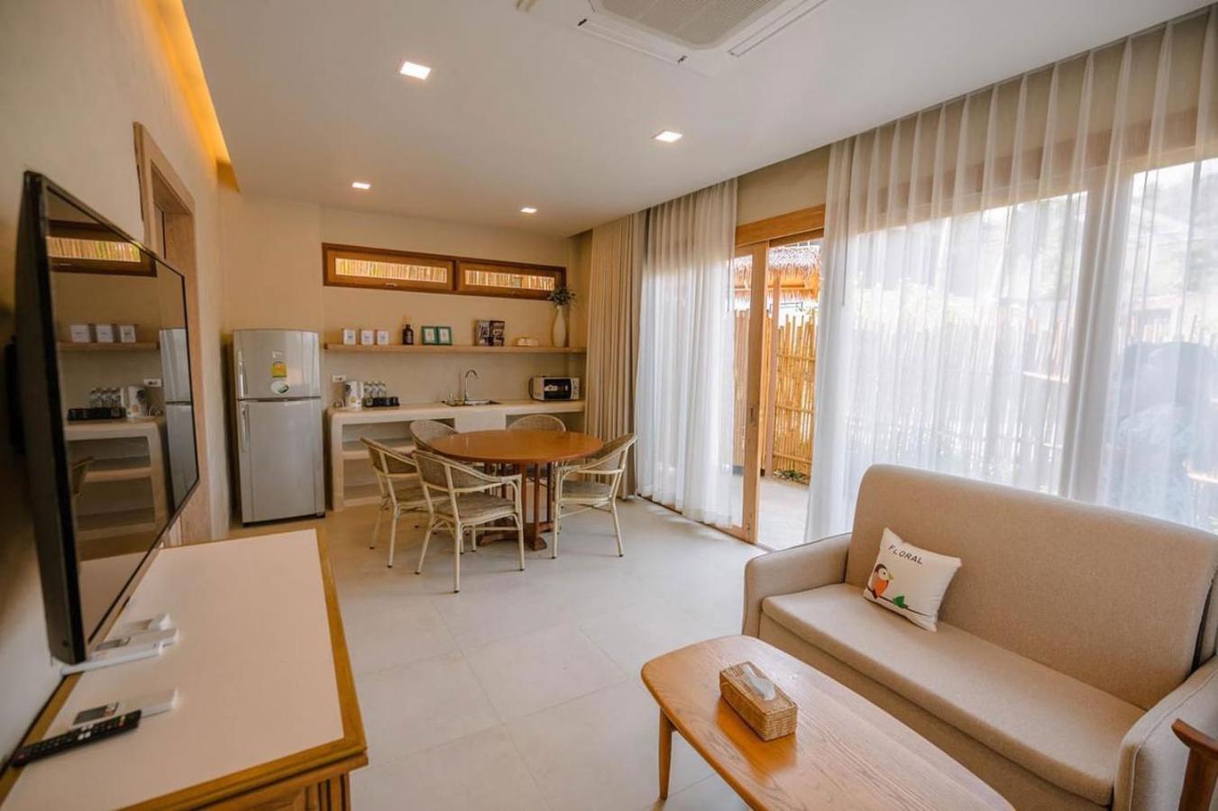 Le La Lake Resort And Spa Kaeng Krachan Room photo