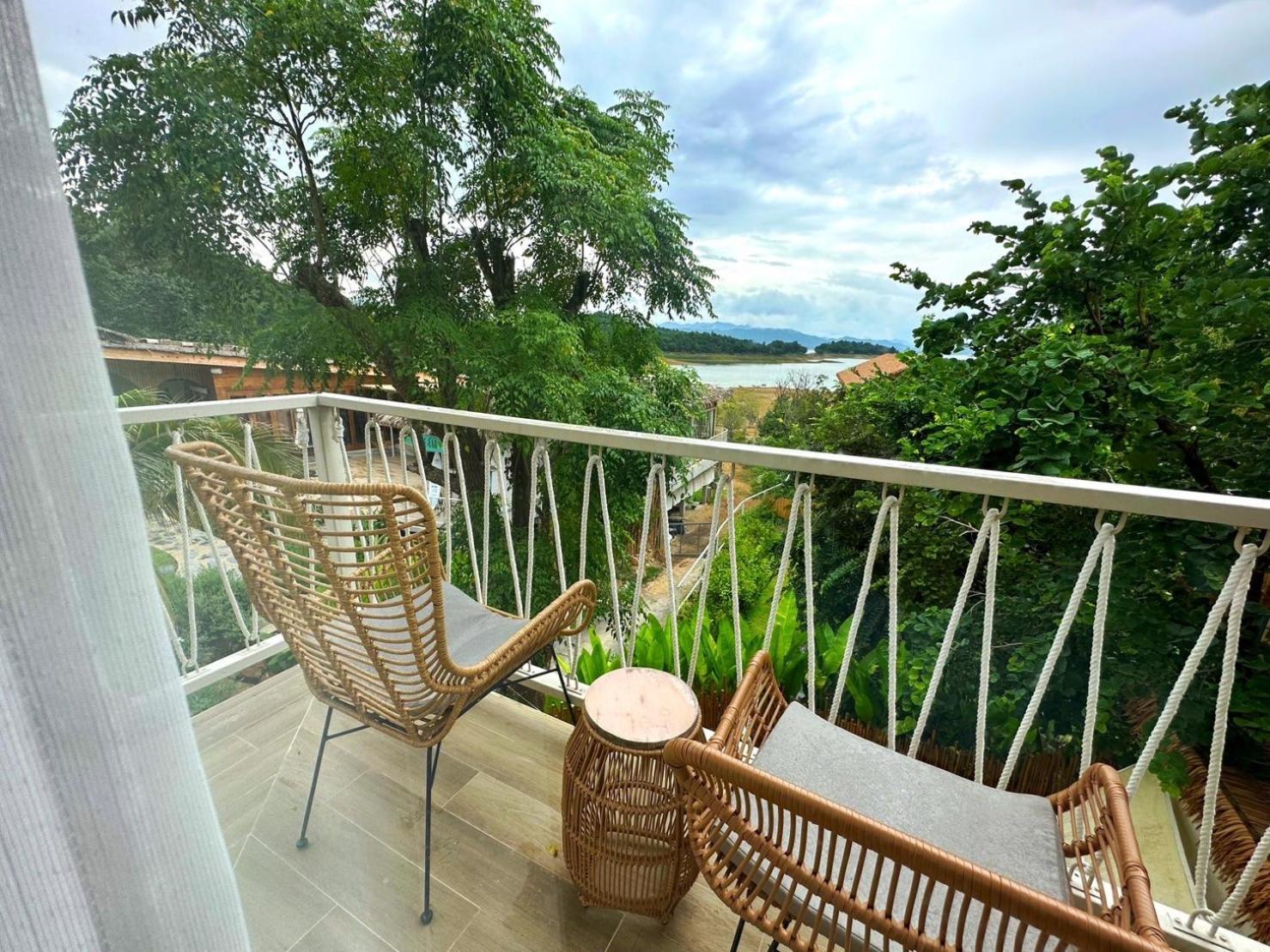 Le La Lake Resort And Spa Kaeng Krachan Room photo