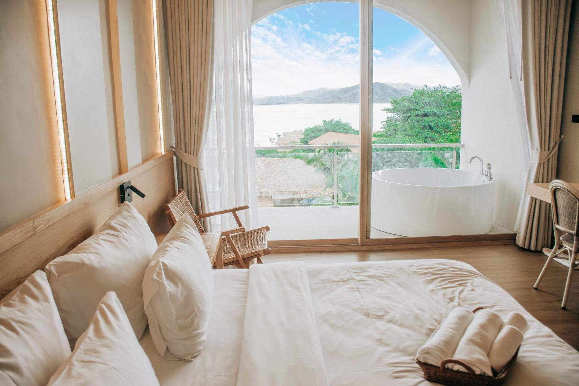 Le La Lake Resort And Spa Kaeng Krachan Exterior photo